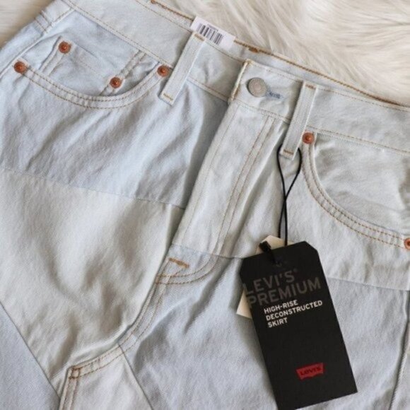 NWT Levis Light Blue Wash Denim Jean Mini Skirt Size 24 - Picture 3 of 8
